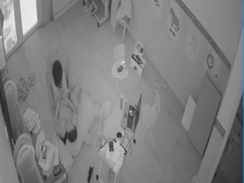 Lộ clip quan hệ cùng cô bạn gái tại phòng khách